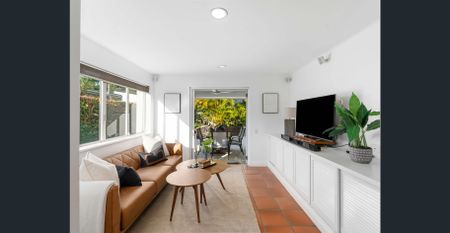 Executive 4 Bedroom Family Home - Photo 3