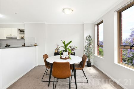 Bright and Inviting Two-Bedroom Apartment in Balmain Shores - Photo 2