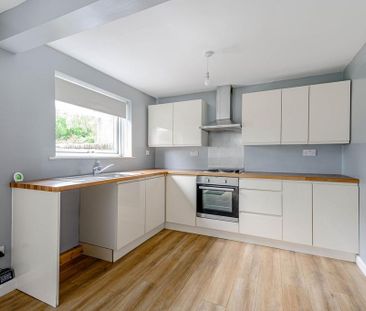 2 bedroom terraced house to rent - Photo 4