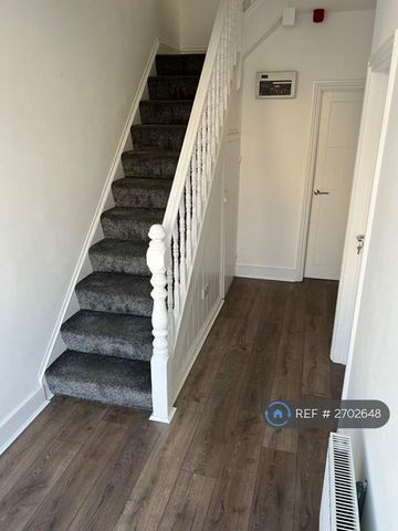 1 bedroom in a house share to rent - Photo 4