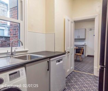 Room 10, 38 Heslington Road - Photo 6