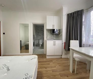 House share to rent in Whitchurch Lane, Edgware, HA8 - Photo 3