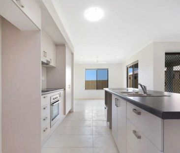 4 bedrooms with room to move! - Photo 3