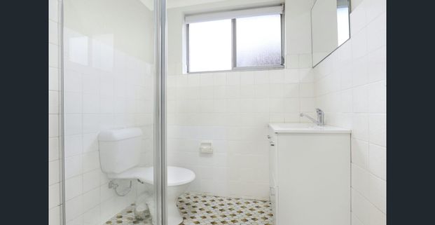 Light-Filled, Renovated 2-Bed Apartment - Photo 1