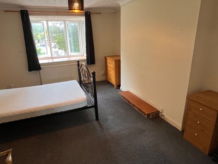 4 Bed End Terrace, Berkeley Close, SO15 - Photo 4