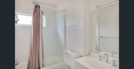 Light & Bright One Bedroom with Harbour Views - Photo 5