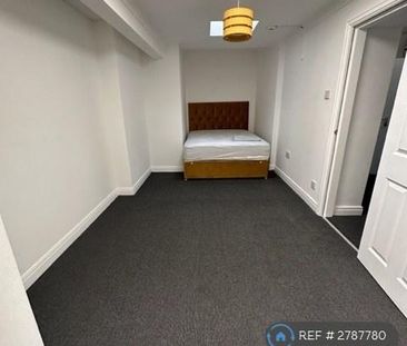 4 bedroom flat to rent - Photo 2
