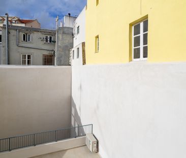 Apartamento T0 para arrendamento sem móveis e com terraço em Santos... - Photo 1