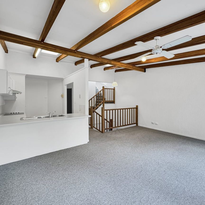 Townhouse on top of Buderim! - Photo 1