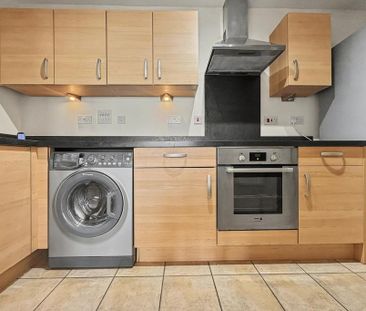 2 bedroom flat to rent - Photo 4