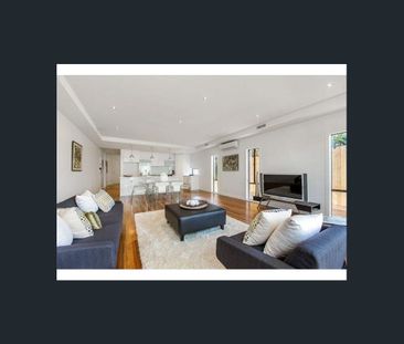 Stylish Living in a Sought-After Cheltenham Location - Photo 2