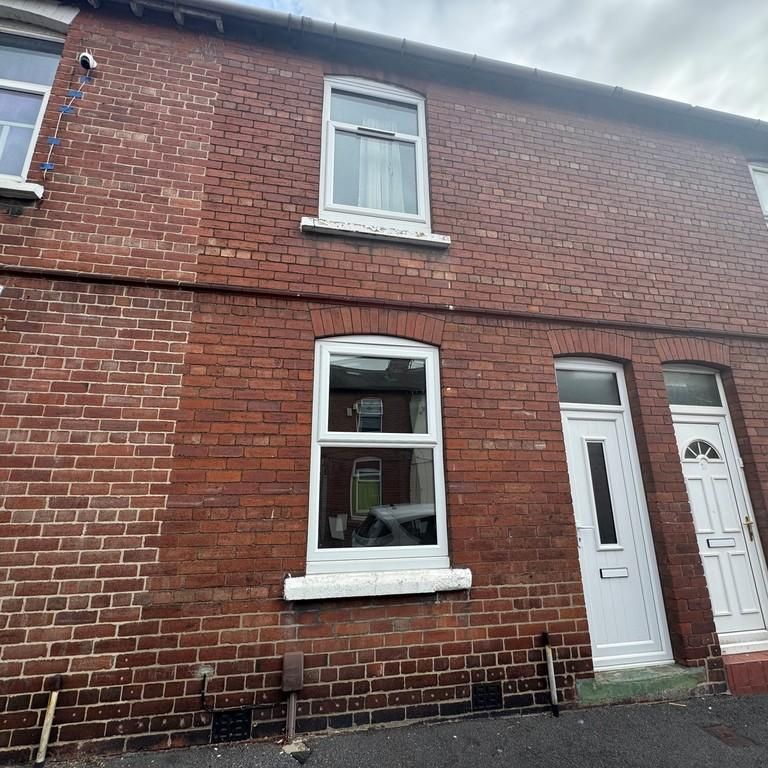 2 bedroom terraced house to rent - Photo 1