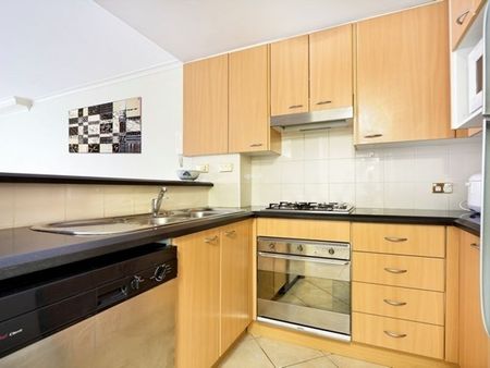 Oversized One Bedroom Apartment with Parking - Unfurnished - Photo 3