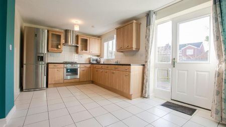4 bedroom terraced house to rent - Photo 4