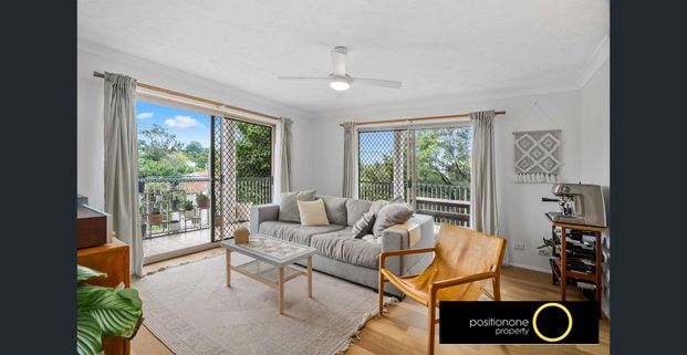 Spotless 2-Bedroom – Prime Lifestyle Location - Photo 1