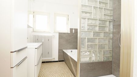 Renovierte 3-Zi-Wohnung mit neuer Küche in - Photo 5