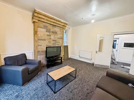 5 bedroom semi-detached house to rent - Photo 3