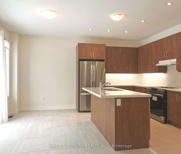 Detached Home For Lease | N8109578 - Photo 2