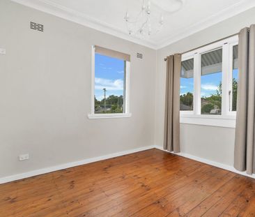 Charming Cottage in Prime Location - Photo 4