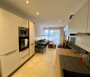 Appartement T2 meublé avec terrasse et parking - Photo 3