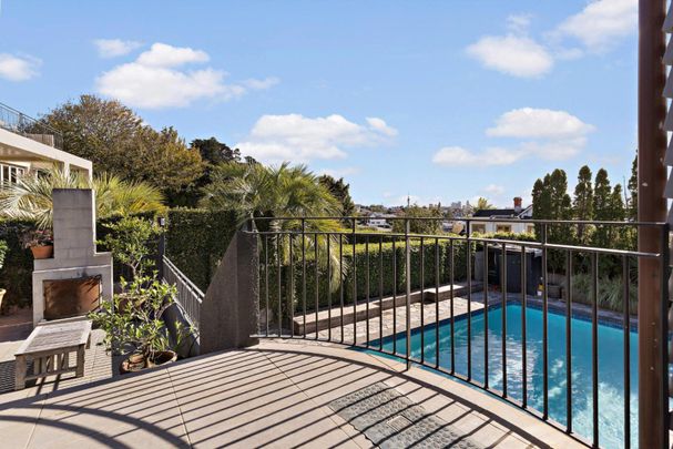 Grand Home - Photo 1