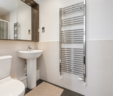 House - Terraced to rent in Fairthorn Road, Charlton, SE7 - Photo 6