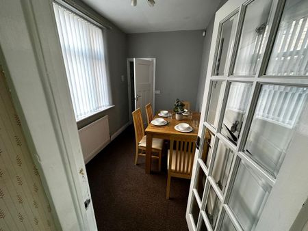 4 bedroom townhouse to rent - Photo 2