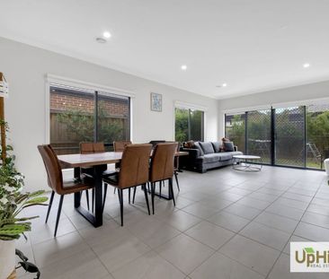 Stylish & Spacious Family Home for Rent in Clyde - Photo 1