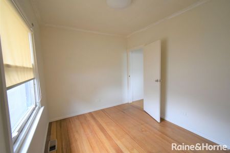 3-Bedroom Unit in Dandenong! - Photo 3