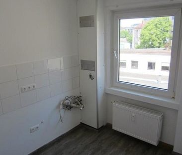 Renovierte, helle 2,5-Zimmer-Wohnung ab sofort frei - Photo 3