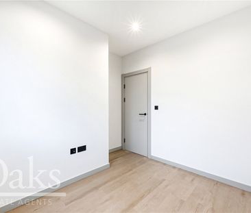 Dingwall Road, East Croydon, Surrey - Photo 6