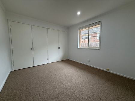 2/52 Balmoral Avenue, Bundoora VIC 3083 - Photo 2