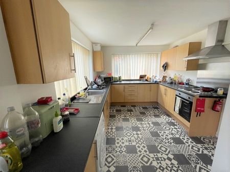 245 Windsor Street - Photo 5