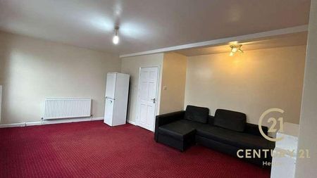 Central Parade, TW5 - Photo 2