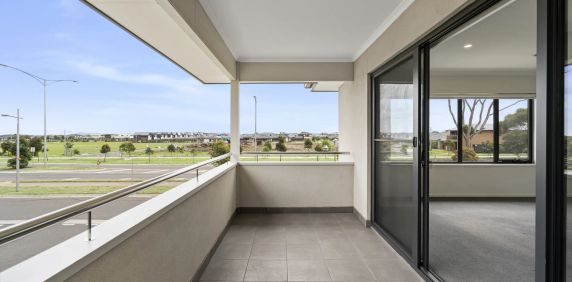 Discover Comfort and Views in this 3-Bedroom Gem! - Photo 2