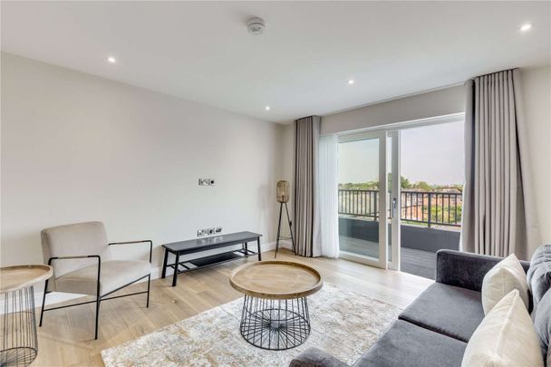 Impressive 2 bedroom apartment on the 2nd floor of a small new build development with parking - Photo 1