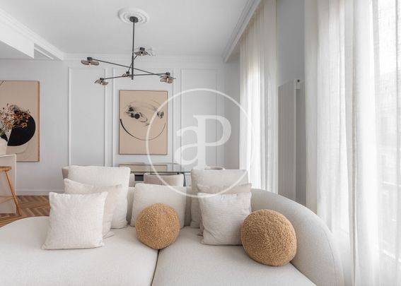 Flat for rent with views in Trafalgar (Madrid) - Photo 1