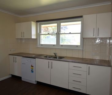 8 Webb Street - Photo 6