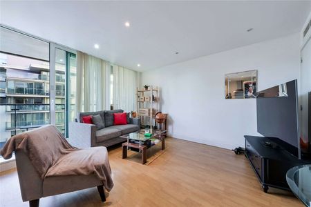 A spacious two-bedroom, two-bathroom apartment with an en suite is offered to let in the sought-after Royal Quay Development. - Photo 3