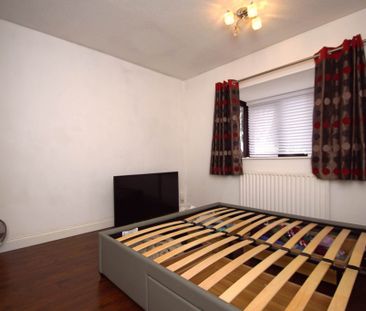 2 bed Terraced for rent - Photo 4