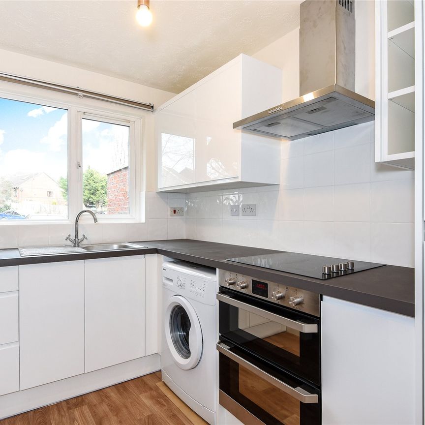 1 bedroom Maisonette in Derrick Close, Reading - Photo 1
