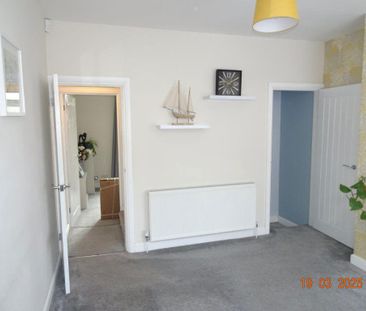 3 bedroom terraced house to rent - Photo 2