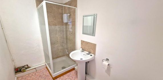 1 Bedroom Apartment To Let - Photo 2