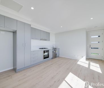 Light, Bright, Modern & Stylish - Photo 3