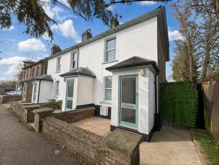 2 bedroom end of terrace house to rent - Photo 5