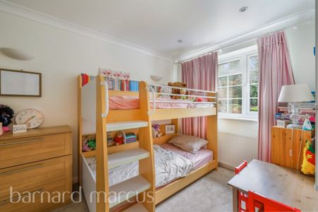 Spencer Close, Epsom - Photo 4