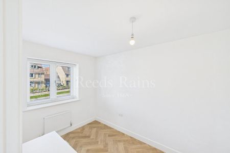 3 bedroom semi-detached house to rent - Photo 4