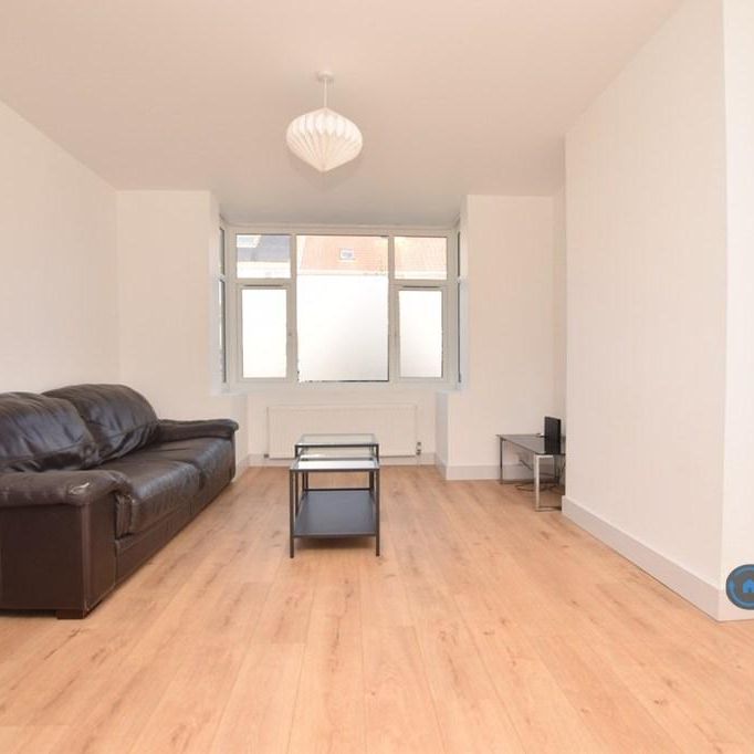 4 bedroom semi-detached house to rent - Photo 1