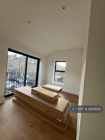 2 bedroom end of terrace house to rent - Photo 2