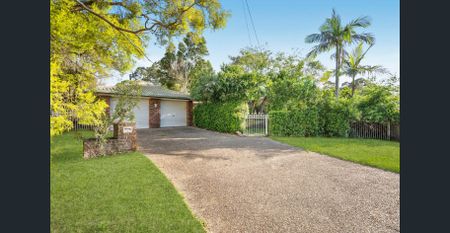 Spacious Family Home with Pool, Shed, 4 Air Cons & Multiple Living Areas - Photo 3